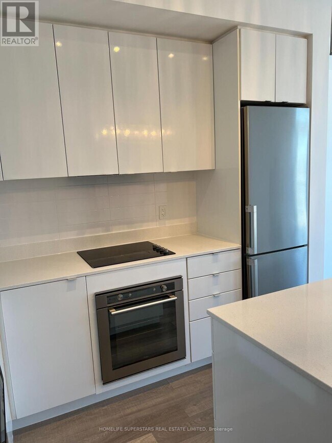 Photo du bâtiment - 5230-5230 Dundas St