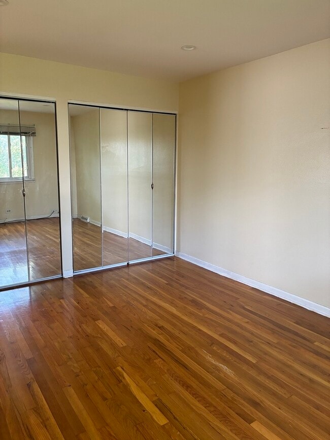 Building Photo - 1142 Brighton Pl
