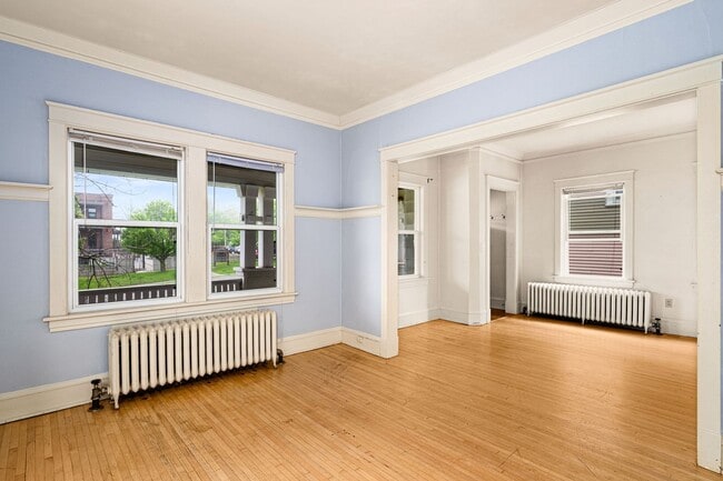 Building Photo - AVAILABLE NOW! 3 Bed/ 1 Bath Single Family...