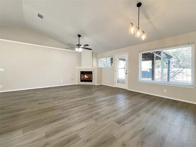 Building Photo - 1111 Red Ranch Cir