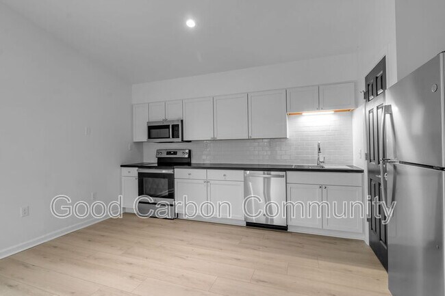 Foto del edificio - 7008 Erie Rd