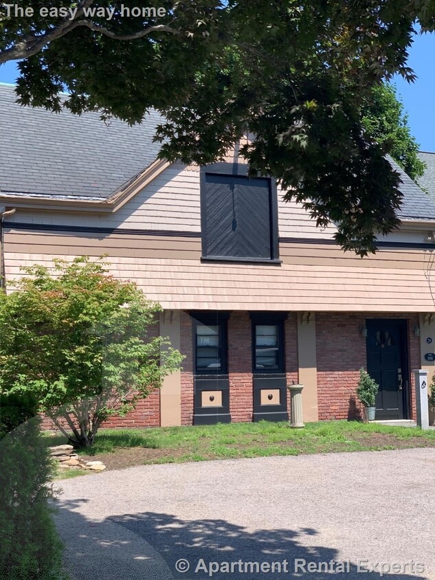 Renovated Davis Sq Carriage House with 2 P... House for Rent in