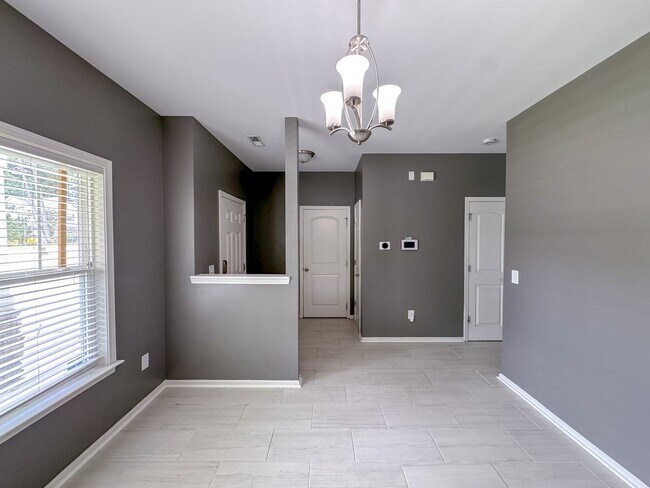 Building Photo - Gorgeous 3 Bed 2.5 Bath Plus Loft Home on ...