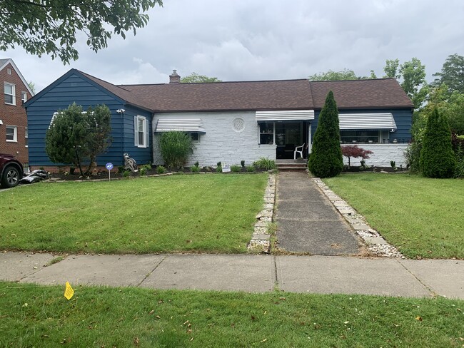 Building Photo - 360 Tuxedo Ave