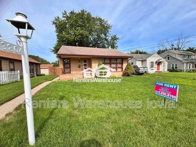Foto del edificio - 3204 E 9th St