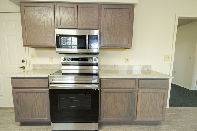 Building Photo - Cozy 2 bedroom 2 bathroom Townhome - Avail...