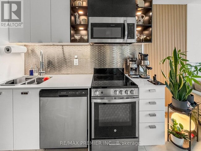 Building Photo - 10 De Boers Dr