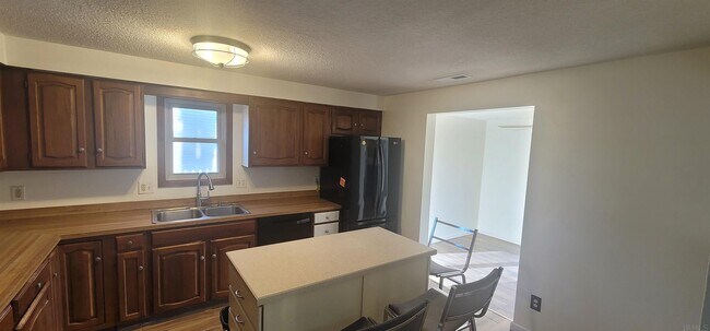 Foto del edificio - 2819 Autumn Leaf Ln