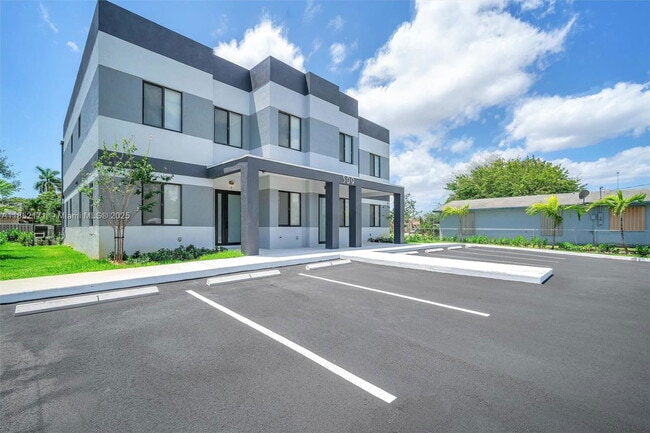 Building Photo - Northwest 7th Court, Hallandale Beach, FL 33009 - 3 BR 2.5 BA townhouse