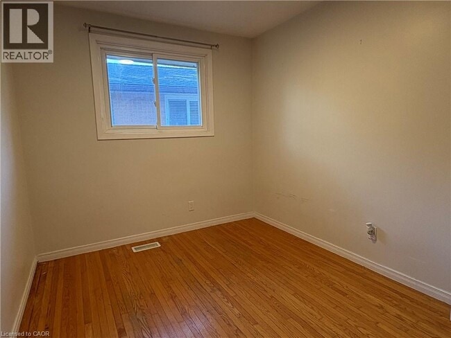 Building Photo - 551 Fallingbrook Dr