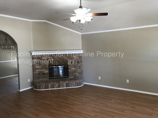 Building Photo - 816 Carrington Dr