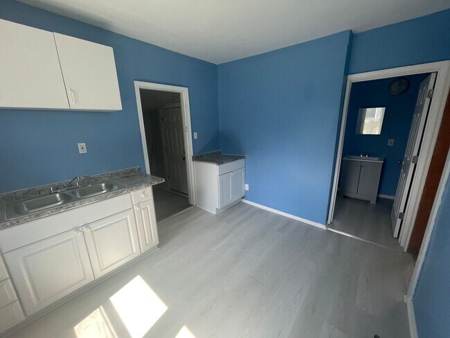 Foto del edificio - Section 8 Accepted! Spacious Newly Renovat...