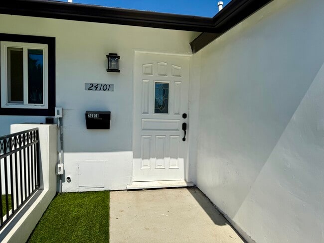 Foto del edificio - 24101 Victory Blvd