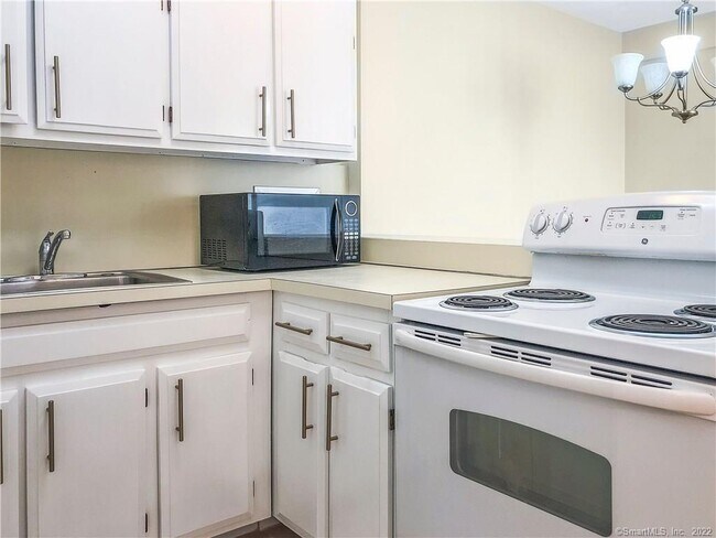Foto del edificio - 87 Glenbrook Rd