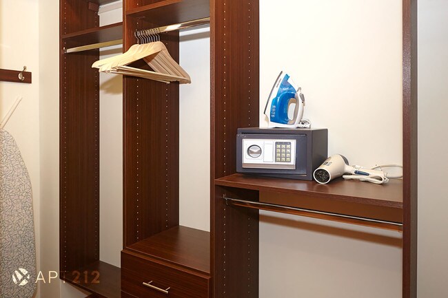 Foto del edificio - 308 W 18th St