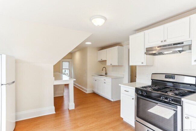 Building Photo - 65 Blakeman Pl