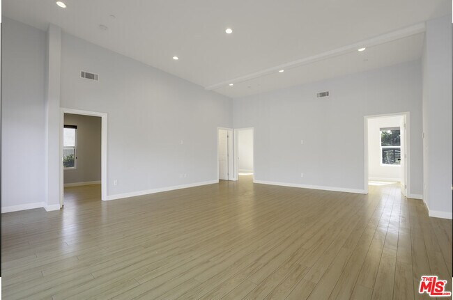 Building Photo - 4016 Sunset Ave