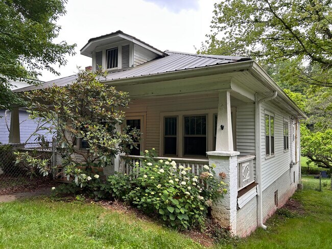 Foto del edificio - 236 Old County Home Rd