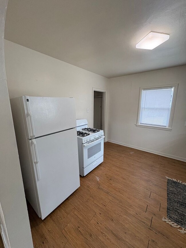 Building Photo - 3bd 2ba