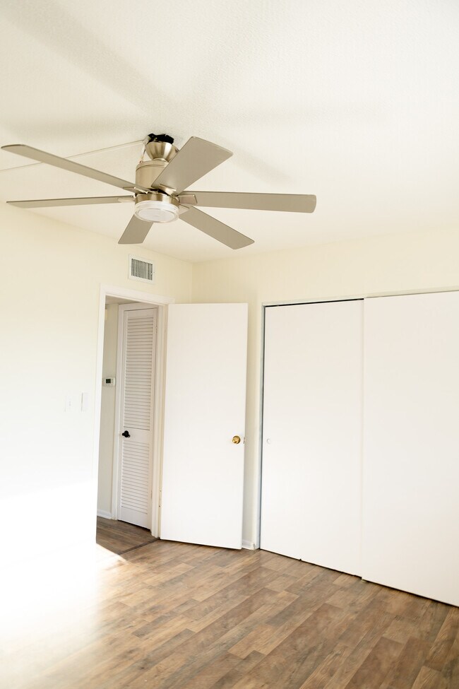 Building Photo - 3460 32nd Ave N