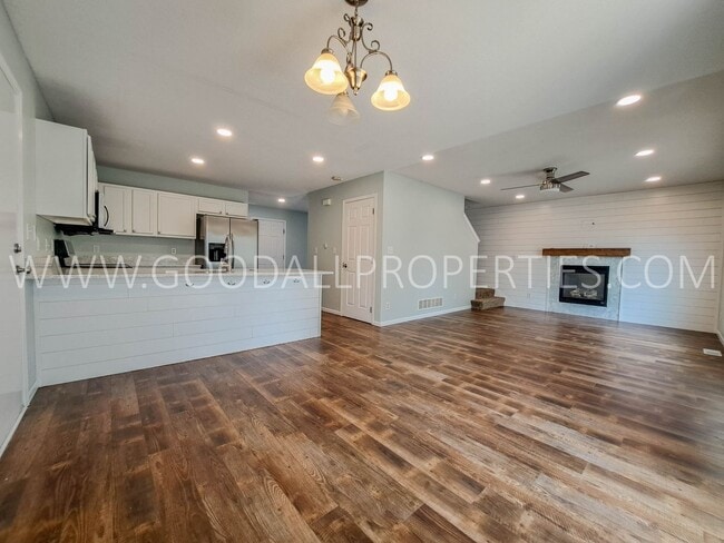 Foto del edificio - 3 Bedroom 3.5 Bath Urbandale Home with a l...