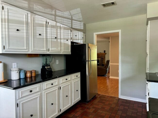 Building Photo - 7725 Mamalu Pl