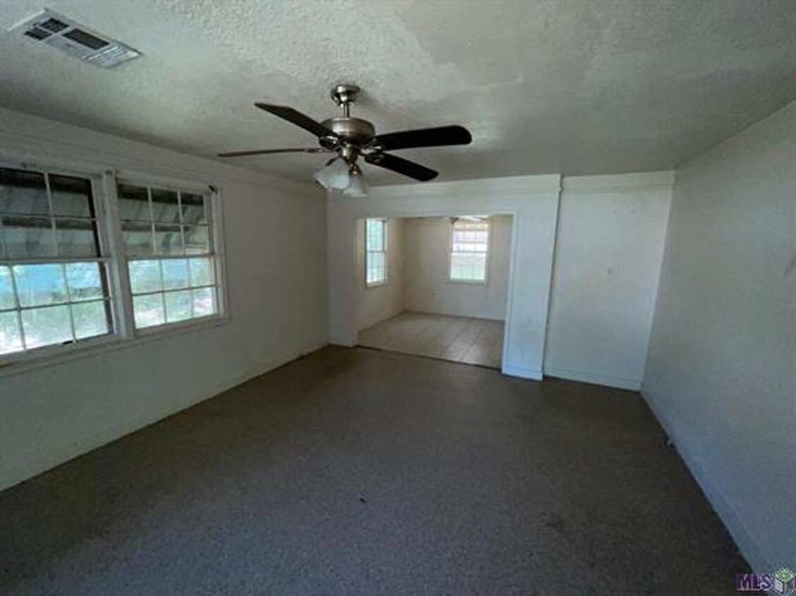 Foto principal - 3846 Charles Street - 4 bedrooms 2 baths