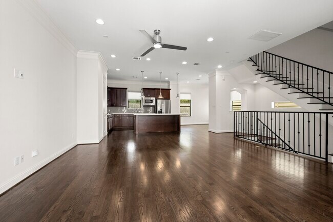 Foto del edificio - 742 W 24th St