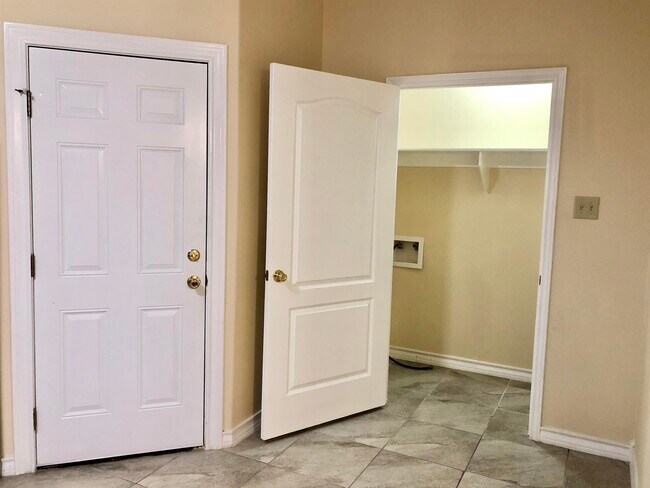 Foto del edificio - 4246 Dorel Dr