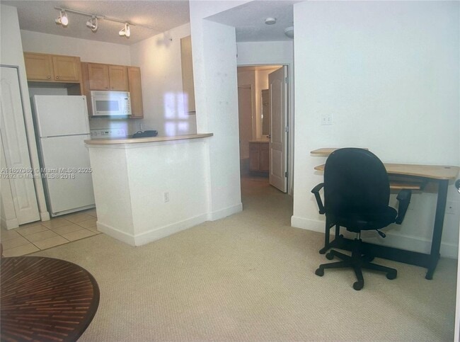 Building Photo - 6001 SW 70th St