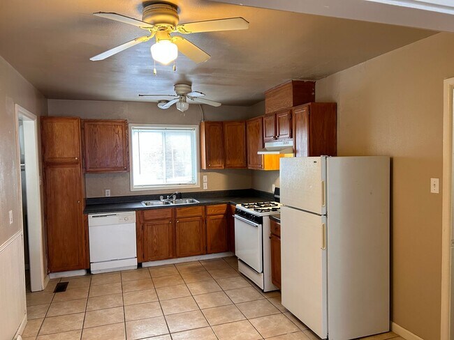 Foto del edificio - READY ON 1/19/2024! - 2 Bed 1 Bath on Phoenix