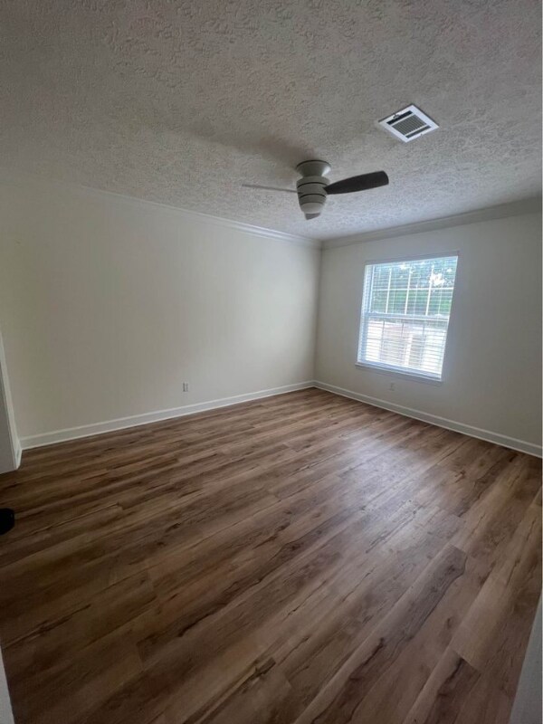Building Photo - 22630 Lakeview Dr
