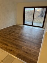 Building Photo - 4 Manor Dr