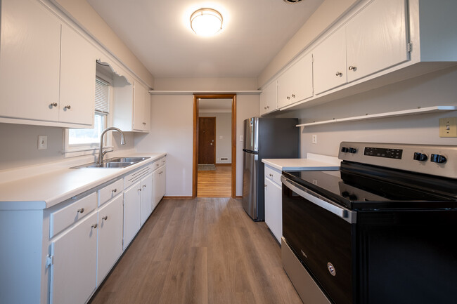 Foto del edificio - 8351 Colfax Ave S