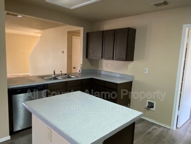 Foto del edificio - 5914 Limestone Mill Dr