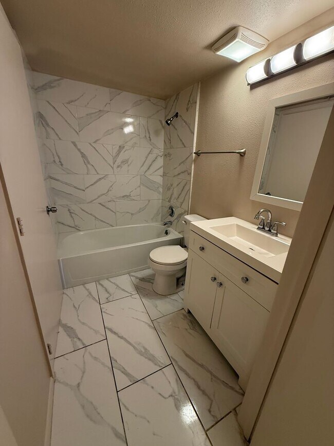 Foto del edificio - Charming 2 Bedroom Apartment with Balcony ...
