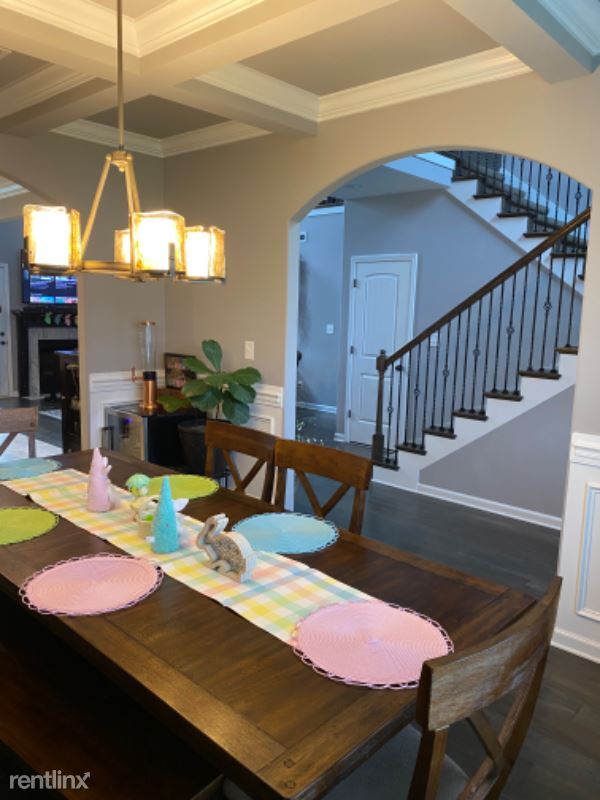 Foto del edificio - 5 br, 3.5 bath House - 1024 Meadowview Ln