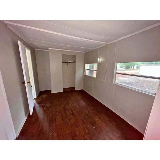 Building Photo - 4502 E Old Marion Hwy