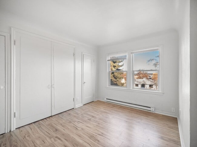 Foto del edificio - SUPER LOWER SOUTH HILL LOCATION , CLOSE TO HUCKLEBERRY MARKET