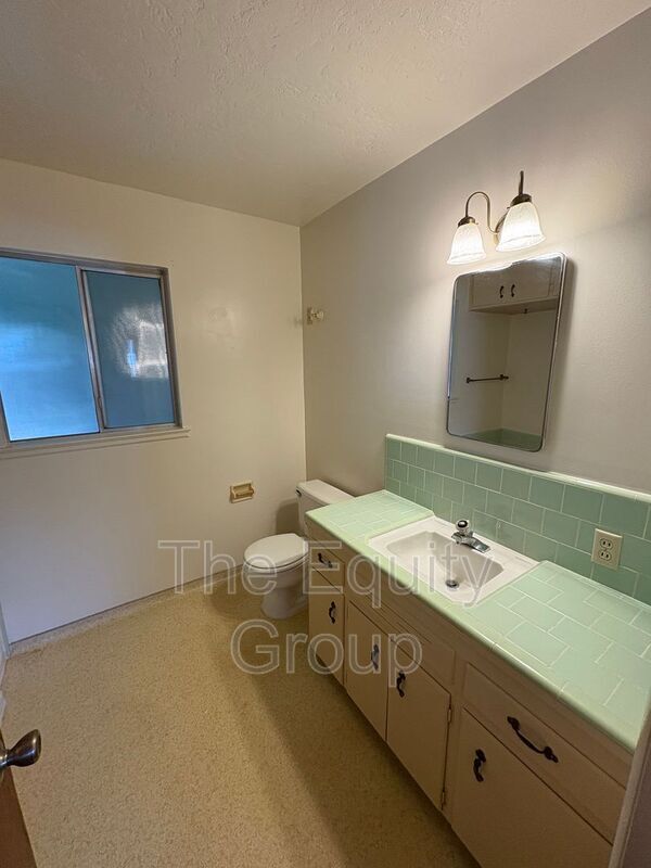 Foto del edificio - 542 S Redwood St