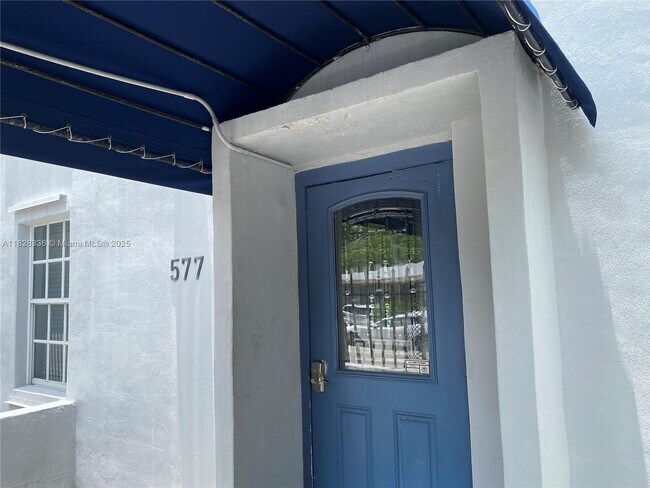 Foto del edificio - 577 NE 62nd St