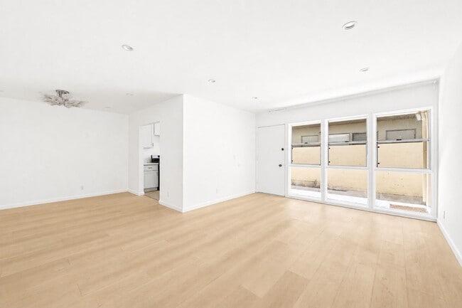 Building Photo - 337 Rexford Dr
