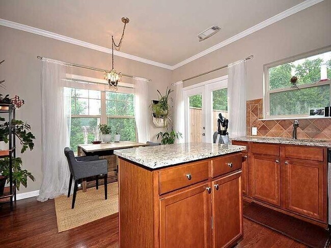 Foto del edificio - 1693 Liberty Pkwy NW