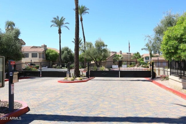 Building Photo - VENETIAN II 2 BEDROOM 2 BATH CONDO WITH GARAGE IN HEART OF NORTH SCOTTSDALE