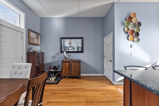 Building Photo - 2 Eileen Cir