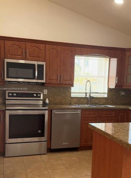Foto del edificio - 18645 NW 54th Ct