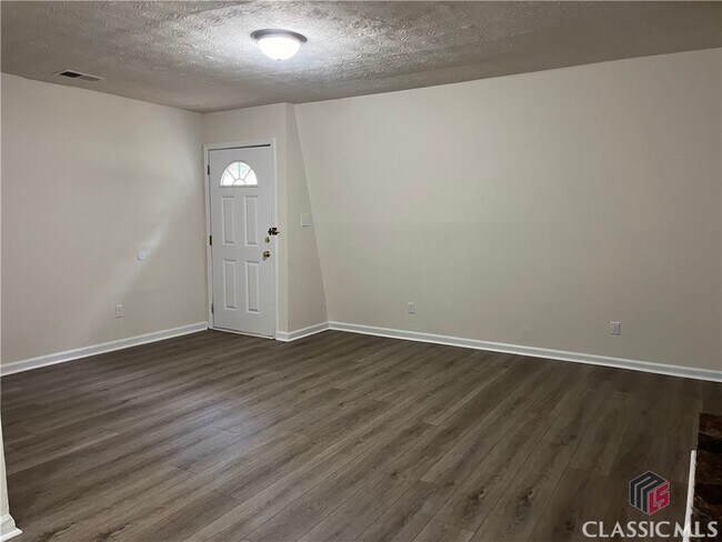 Foto del edificio - 425 Rustwood Dr