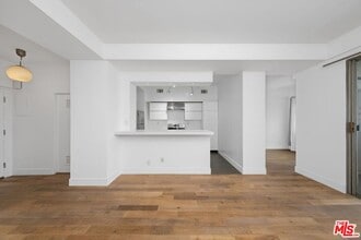 Building Photo - 7250 Franklin Ave