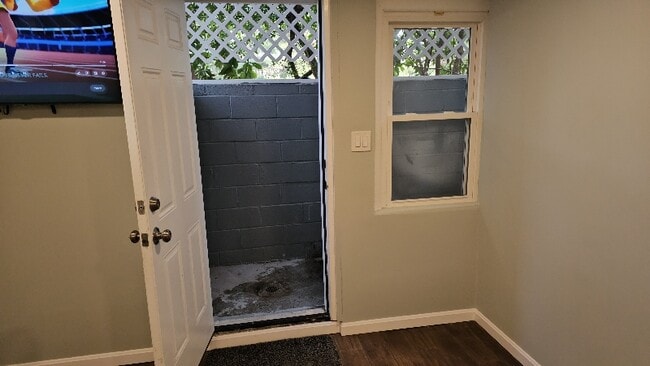 Building Photo - 2505 McKenzie Rd