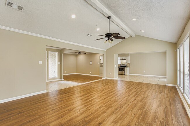 Building Photo - 15710 Sandy Hill Dr